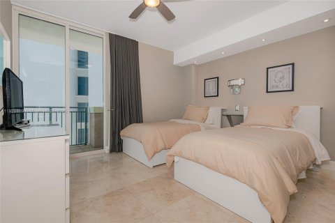 Condo in Sunny Isles Beach, Florida, 2 bedrooms  № 1975098 - photo 26