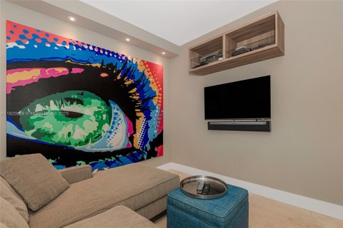 Condo in Sunny Isles Beach, Florida, 2 bedrooms  № 1975098 - photo 22