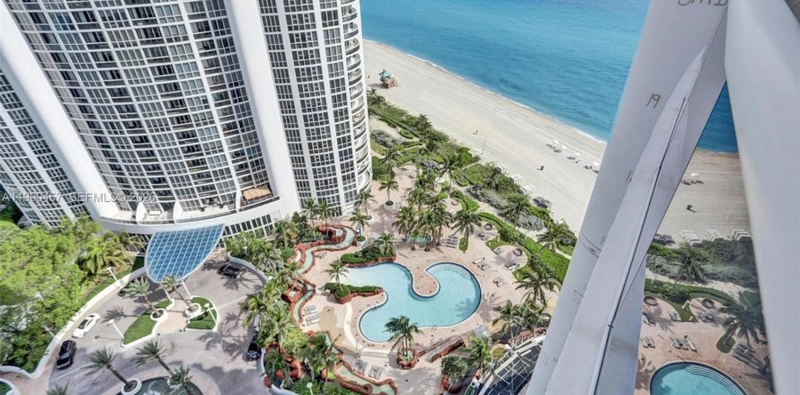 Condo à Sunny Isles Beach, Floride, 3 chambres  № 2240506