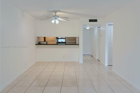 Condominio en alquiler en Miramar, Florida, 2 dormitorios, 77.29 m2 № 2073161 - foto 3