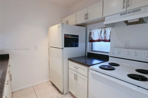 Condominio en alquiler en Miramar, Florida, 2 dormitorios, 77.29 m2 № 2073161 - foto 7