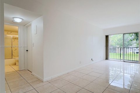 Condominio en alquiler en Miramar, Florida, 2 dormitorios, 77.29 m2 № 2073161 - foto 9