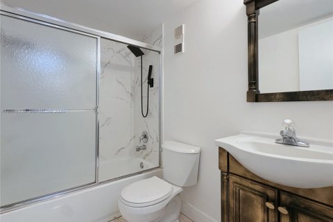 Condominio en alquiler en Miramar, Florida, 2 dormitorios, 77.29 m2 № 2073161 - foto 16