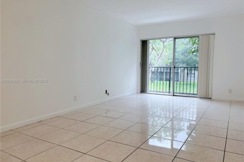 Condo in Miramar, Florida, 2 bedrooms  № 2073161