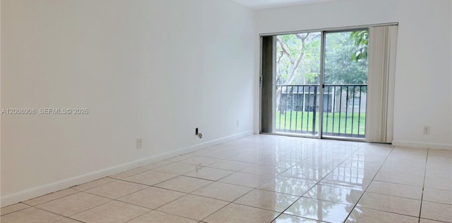 Condominio en Miramar, Florida, 2 dormitorios № 2073161