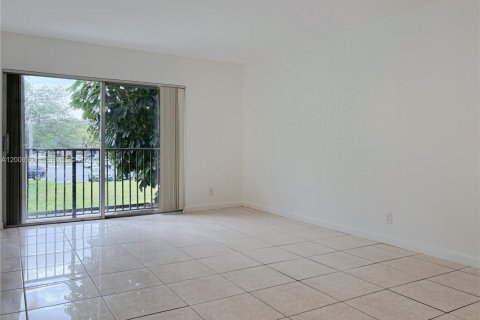 Condominio en alquiler en Miramar, Florida, 2 dormitorios, 77.29 m2 № 2073161 - foto 4