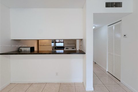Condominio en alquiler en Miramar, Florida, 2 dormitorios, 77.29 m2 № 2073161 - foto 5