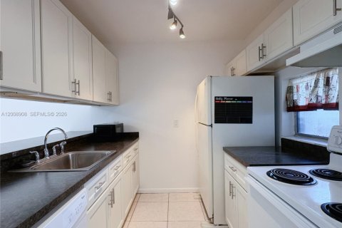 Condominio en alquiler en Miramar, Florida, 2 dormitorios, 77.29 m2 № 2073161 - foto 6