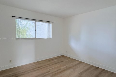 Condominio en alquiler en Miramar, Florida, 2 dormitorios, 77.29 m2 № 2073161 - foto 13