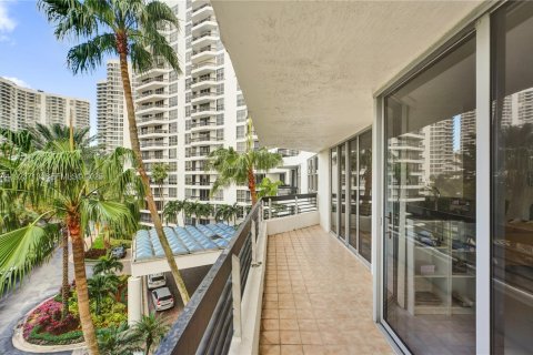 Снять в аренду кондоминиум в Авентура, Флорида 2 спальни, 125.7м2, № 2034734 - фото 7