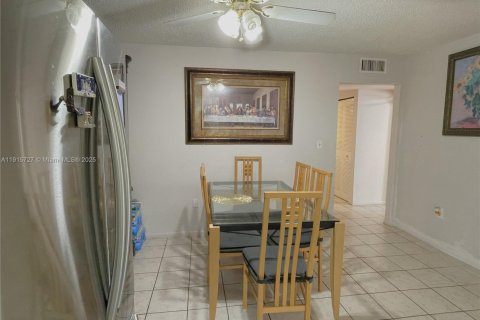 Condominio en venta en Pinecrest, Florida, 3 dormitorios, 124.12 m2 № 1971804 - foto 12