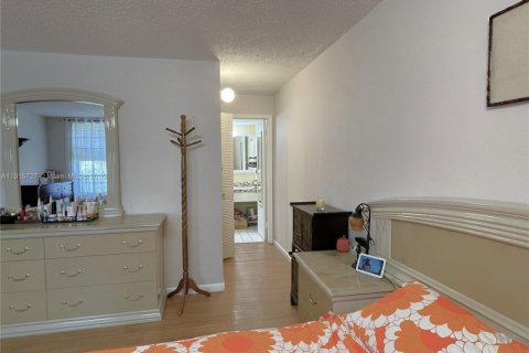 Condominio en venta en Pinecrest, Florida, 3 dormitorios, 124.12 m2 № 1971804 - foto 19