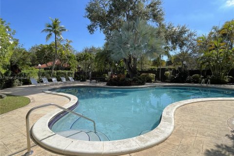 Condominio en venta en Pinecrest, Florida, 3 dormitorios, 124.12 m2 № 1971804 - foto 1