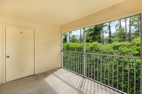 Condo in Naples, Florida, 2 bedrooms № 2118809 - photo 19