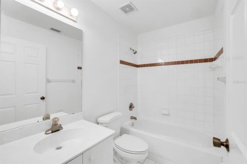 Condo in Naples, Florida, 2 bedrooms № 2118809 - photo 15