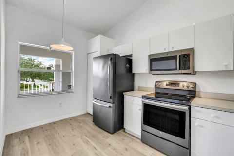 Condo in Naples, Florida, 2 bedrooms № 2118809 - photo 5