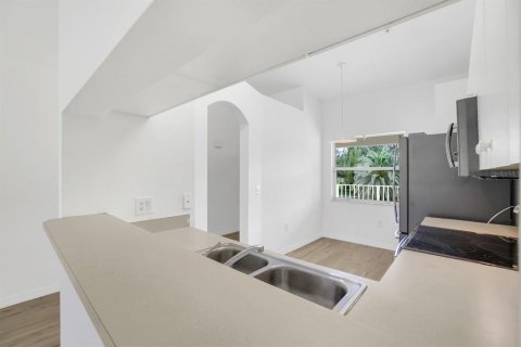 Condo in Naples, Florida, 2 bedrooms № 2118809 - photo 8