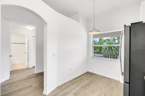 Condo in Naples, Florida, 2 bedrooms № 2118809 - photo 7