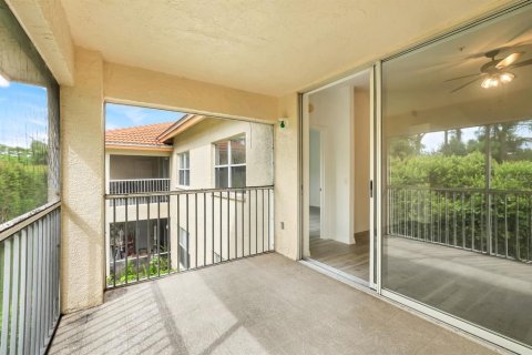 Condo in Naples, Florida, 2 bedrooms № 2118809 - photo 18
