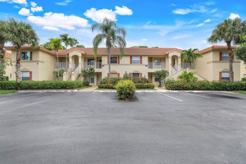 Condo in Naples, Florida, 2 bedrooms № 2118809 - photo 23