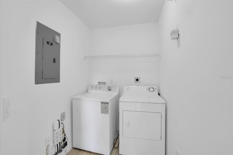 Condo in Naples, Florida, 2 bedrooms № 2118809 - photo 16