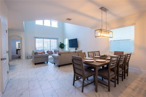House in Davenport, Florida 5 bedrooms, 286.23 sq.m. № 1591581 - photo 5