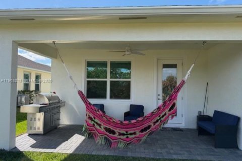 Купить виллу или дом в Порт-Сент-Луси, Флорида 3 спальни, 149.57м2, № 2025884 - фото 17