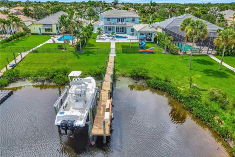 Casa en Stuart, Florida 5 dormitorios, 366.41 m2 № 2303839