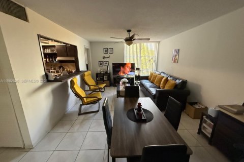 Copropriété à vendre à Sunny Isles Beach, Floride: 1 chambre, 67.35 m2 № 2049219 - photo 12