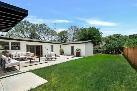House in Miami, Florida 4 bedrooms, 246.19 sq.m. № 1684335 - photo 24