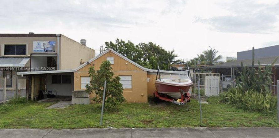 Casa en Hialeah, Florida 4 dormitorios, 174.38 m2 № 1970622