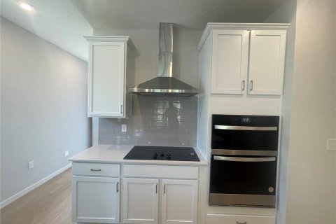 House in Palm Coast, Florida 4 bedrooms, 142.42 sq.m. № 1415790 - photo 11