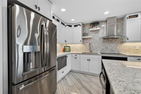 Condominio en venta en Saint Petersburg, Florida, 1 dormitorio, 69.21 m2 № 2197381 - foto 4