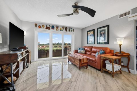 Condominio en venta en Saint Petersburg, Florida, 1 dormitorio, 69.21 m2 № 2197381 - foto 10