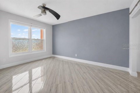 Condominio en venta en Saint Petersburg, Florida, 1 dormitorio, 69.21 m2 № 2197381 - foto 15