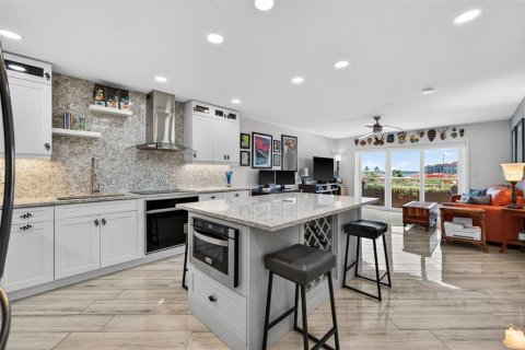 Condominio en venta en Saint Petersburg, Florida, 1 dormitorio, 69.21 m2 № 2197381 - foto 3