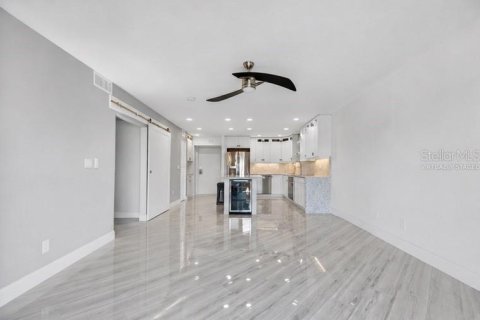 Condominio en venta en Saint Petersburg, Florida, 1 dormitorio, 69.21 m2 № 2197381 - foto 9