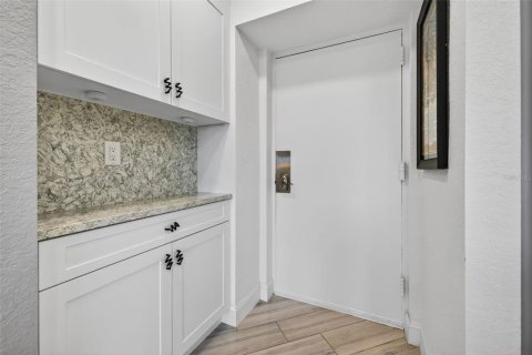 Condominio en venta en Saint Petersburg, Florida, 1 dormitorio, 69.21 m2 № 2197381 - foto 12