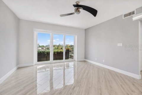 Condominio en venta en Saint Petersburg, Florida, 1 dormitorio, 69.21 m2 № 2197381 - foto 11