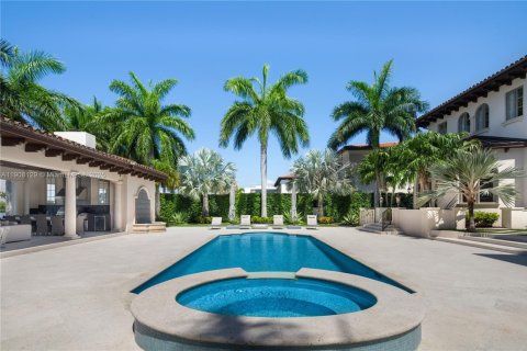 Купить виллу или дом в Майами-Бич, Флорида 15 спален, 2233м2, № 2015828 - фото 11