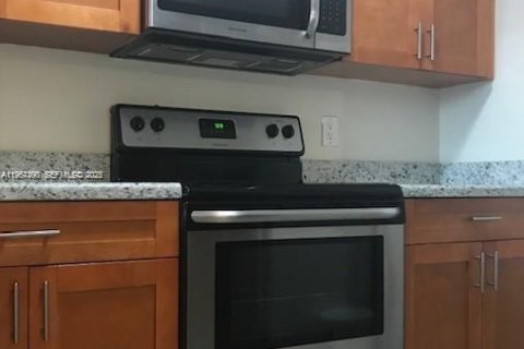 Condominio en Pembroke Pines, Florida, 2 dormitorios  № 2029278