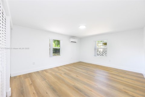 House in Miami, Florida 4 bedrooms, 156.35 sq.m. № 1726516 - photo 26