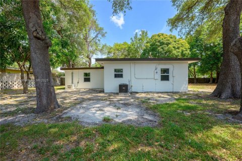 House in Miami, Florida 4 bedrooms, 156.35 sq.m. № 1726516 - photo 8