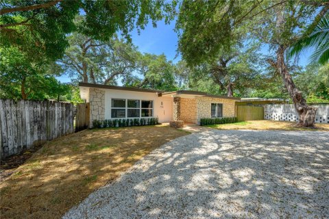 House in Miami, Florida 4 bedrooms, 156.35 sq.m. № 1726516 - photo 1