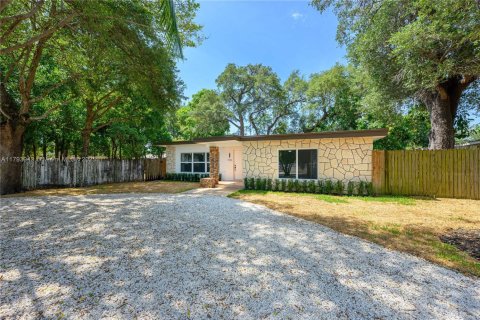 House in Miami, Florida 4 bedrooms, 156.35 sq.m. № 1726516 - photo 4