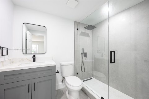 House in Miami, Florida 4 bedrooms, 156.35 sq.m. № 1726516 - photo 27
