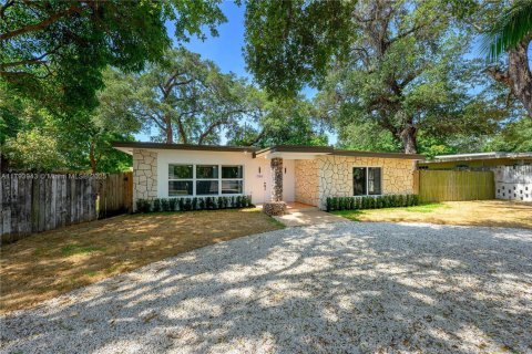 House in Miami, Florida 4 bedrooms, 156.35 sq.m. № 1726516 - photo 2