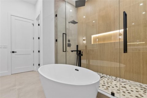 Casa en venta en Tampa, Florida, 5 dormitorios, 317.73 m2 № 1650923 - foto 26