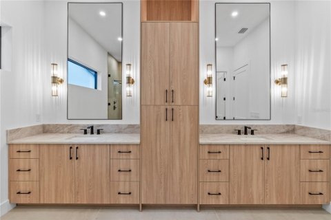 Casa en venta en Tampa, Florida, 5 dormitorios, 317.73 m2 № 1650923 - foto 27