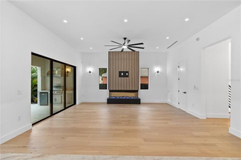 Casa en venta en Tampa, Florida, 5 dormitorios, 317.73 m2 № 1650923 - foto 13